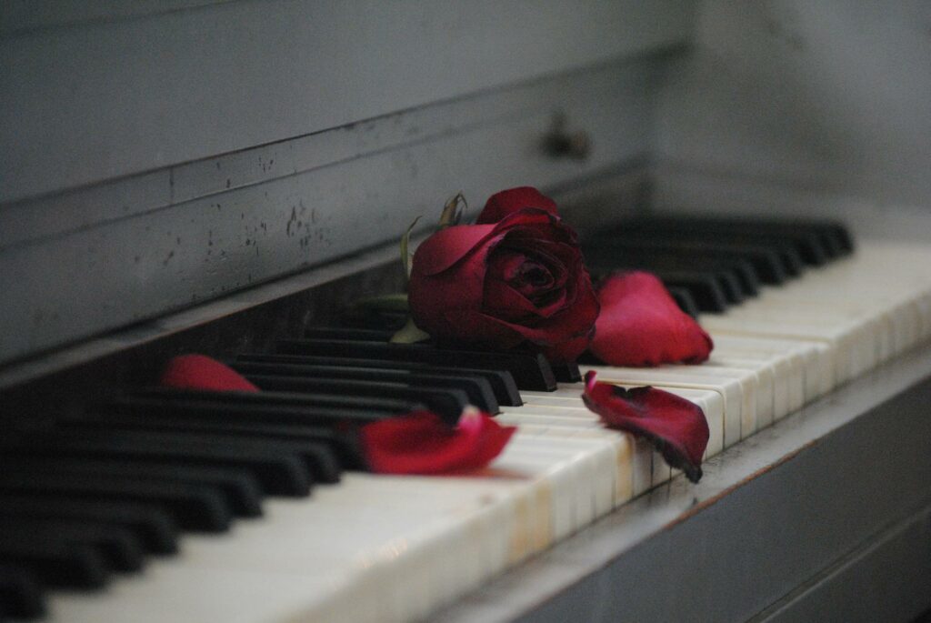 piano-g9f5021b6b_1920 piano-g9f5021b6b_1920